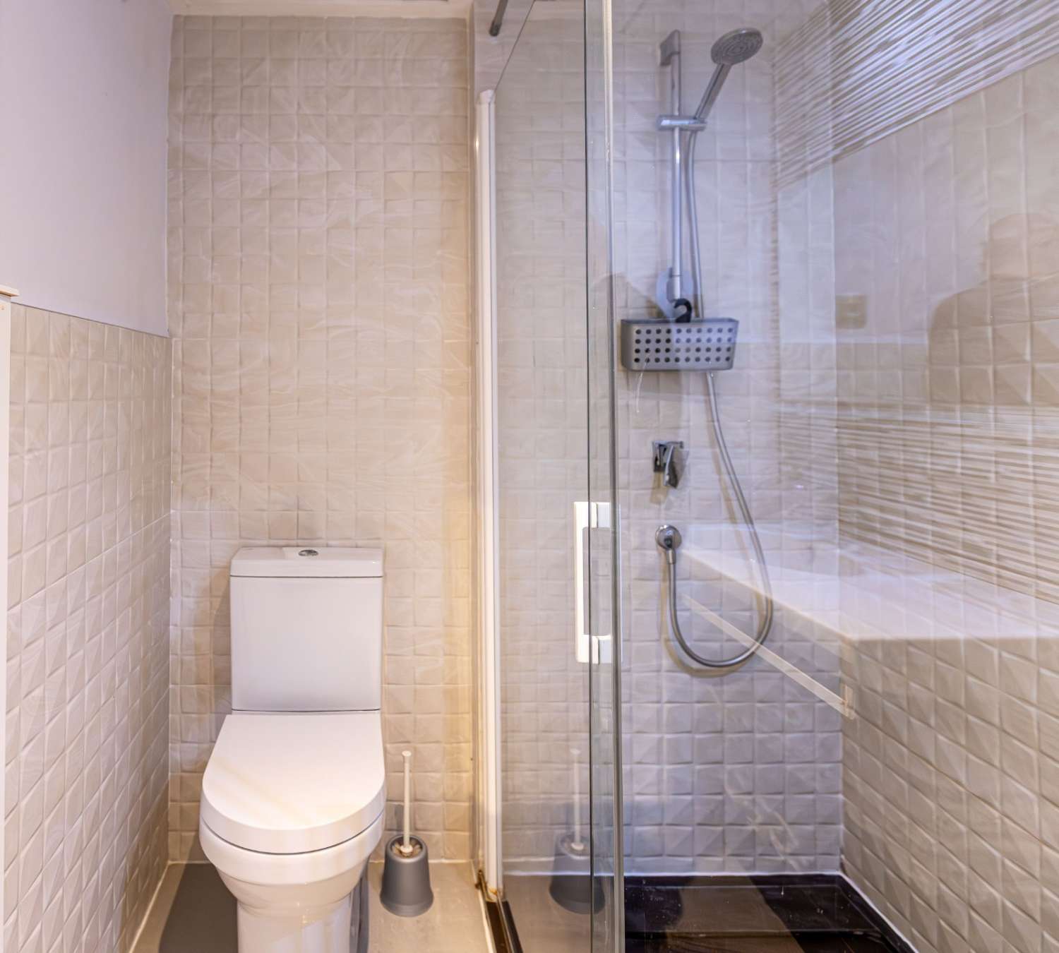 ELEGANTE APARTAMENTO EN ESQUINA CON PATIO PRIVADO Y LICENCIA TURÍSTICA EN ORIHUELA COSTA