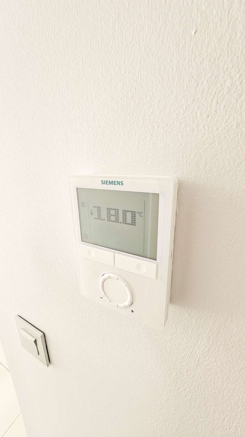 VILLA CONTEMPORÁNEA CON PISCINA PRIVADA, SOLÁRIUM Y MÁXIMO CONFORT EN ENTORNO RESIDENCIAL EXCLUSIVO