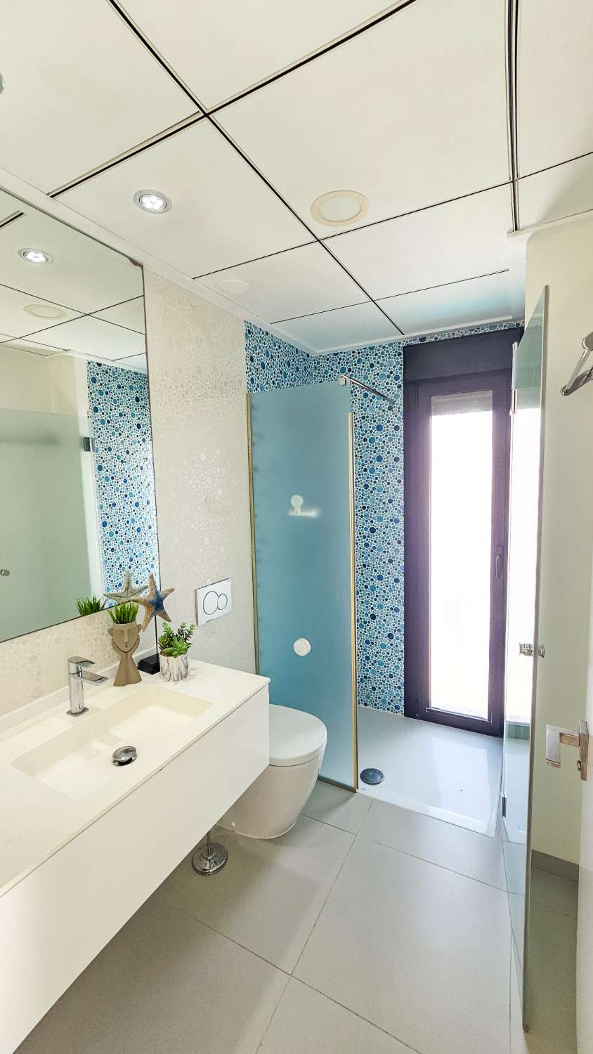 VILLA CONTEMPORÁNEA CON PISCINA PRIVADA, SOLÁRIUM Y MÁXIMO CONFORT EN ENTORNO RESIDENCIAL EXCLUSIVO