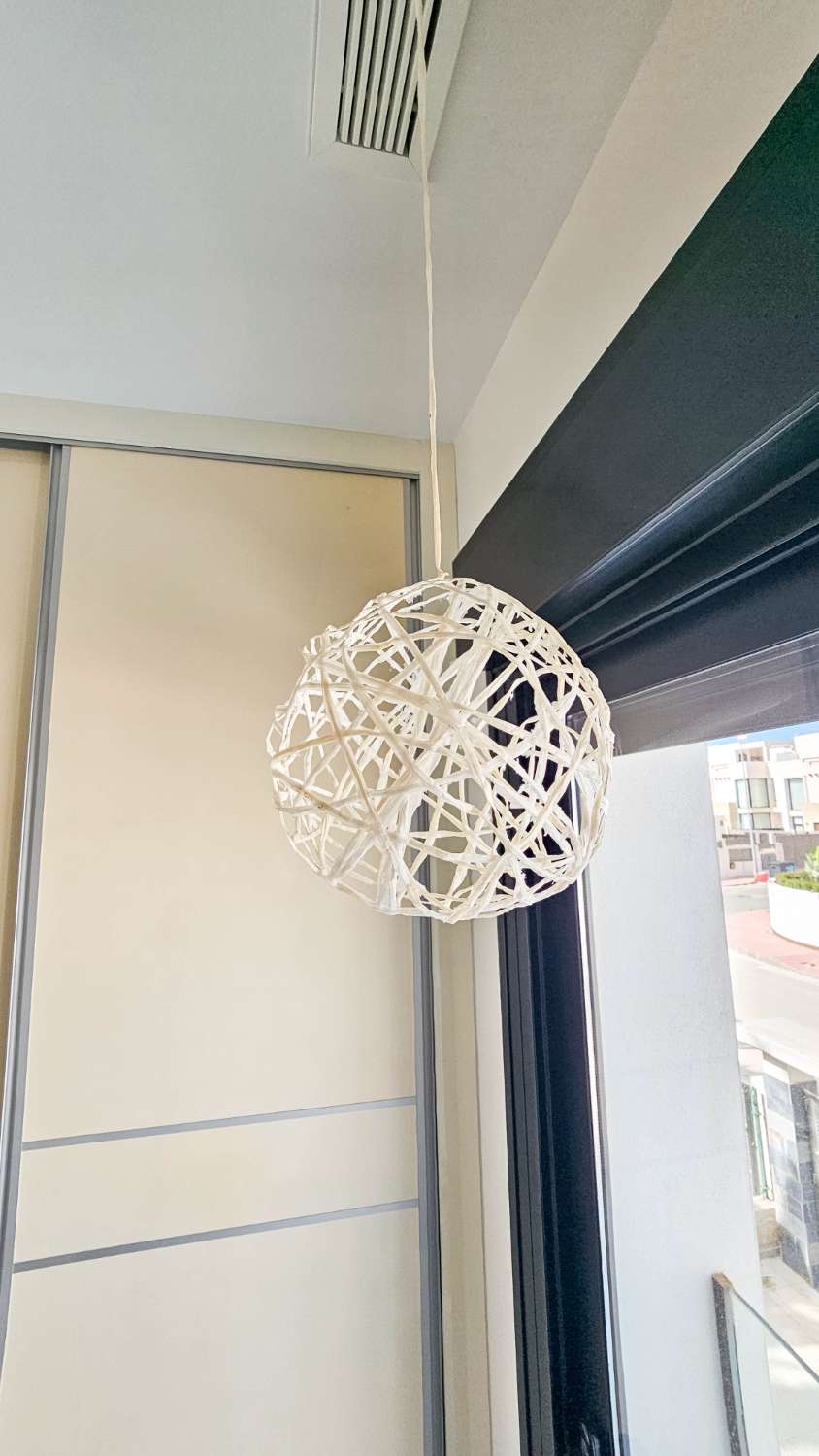 VILLA CONTEMPORÁNEA CON PISCINA PRIVADA, SOLÁRIUM Y MÁXIMO CONFORT EN ENTORNO RESIDENCIAL EXCLUSIVO