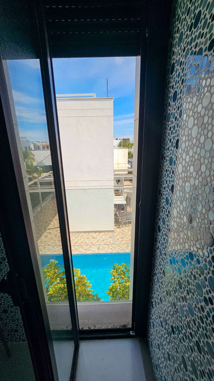 VILLA CONTEMPORÁNEA CON PISCINA PRIVADA, SOLÁRIUM Y MÁXIMO CONFORT EN ENTORNO RESIDENCIAL EXCLUSIVO