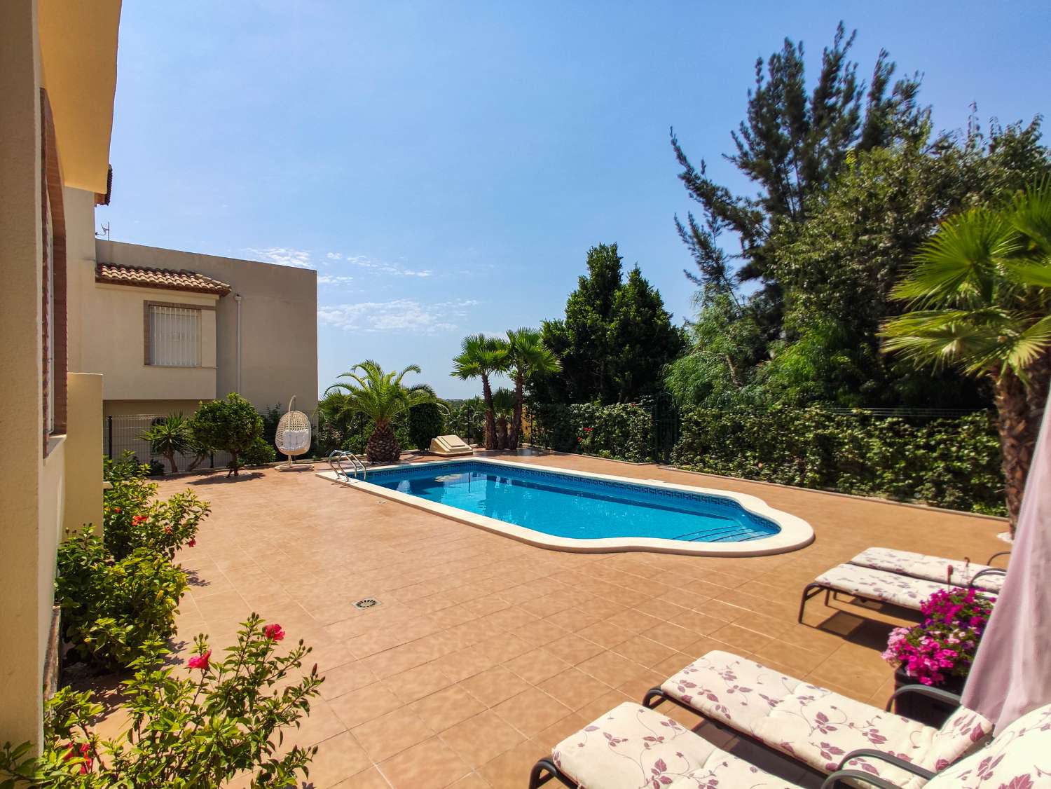 VILLA CON PISCINA Y VISTAS AL MAR EN LAS RAMBLAS, ORIHUELA COSTA