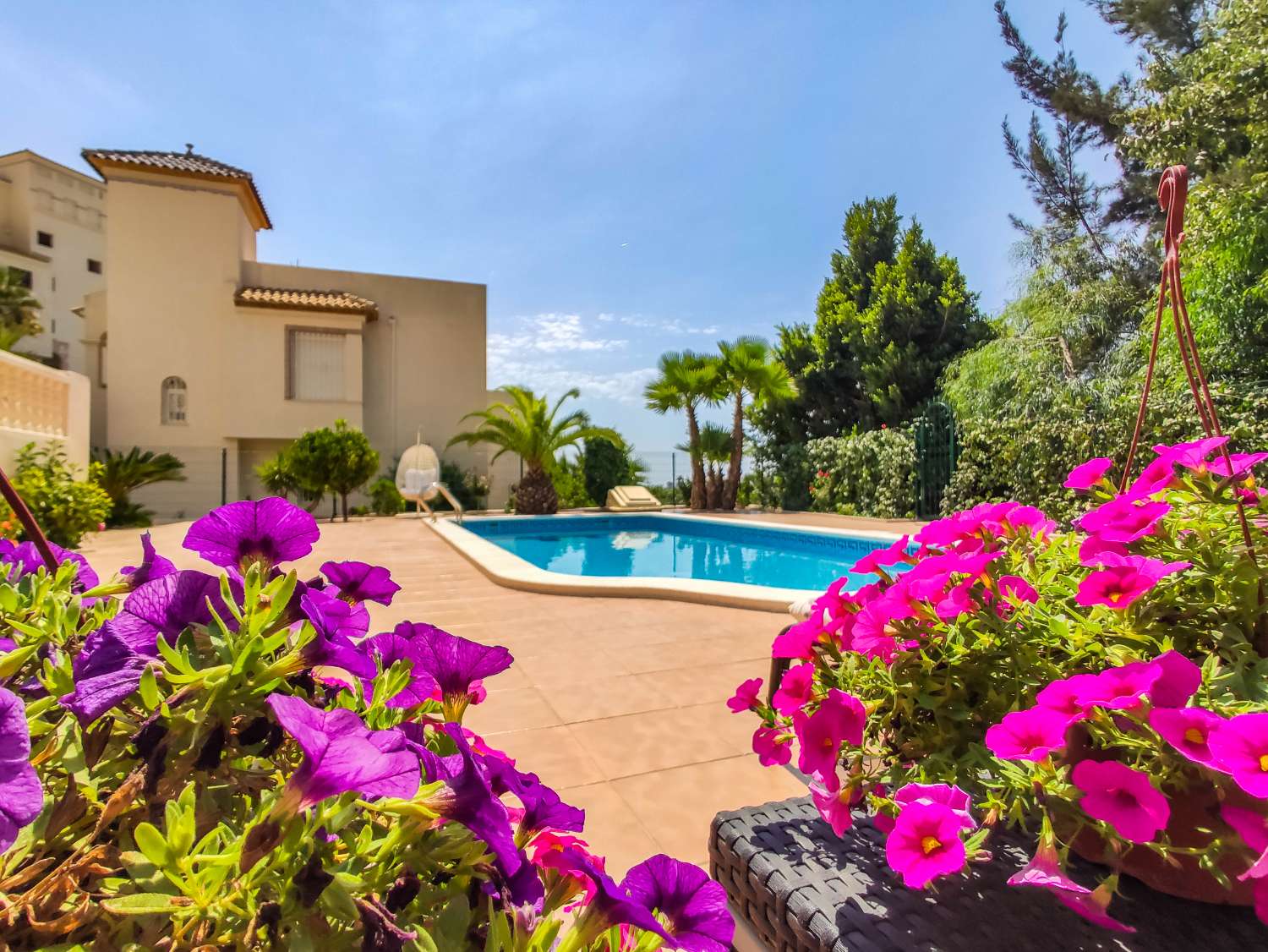 VILLA CON PISCINA Y VISTAS AL MAR EN LAS RAMBLAS, ORIHUELA COSTA