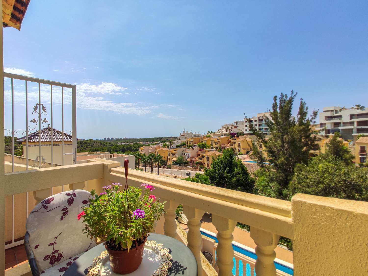 VILLA CON PISCINA Y VISTAS AL MAR EN LAS RAMBLAS, ORIHUELA COSTA