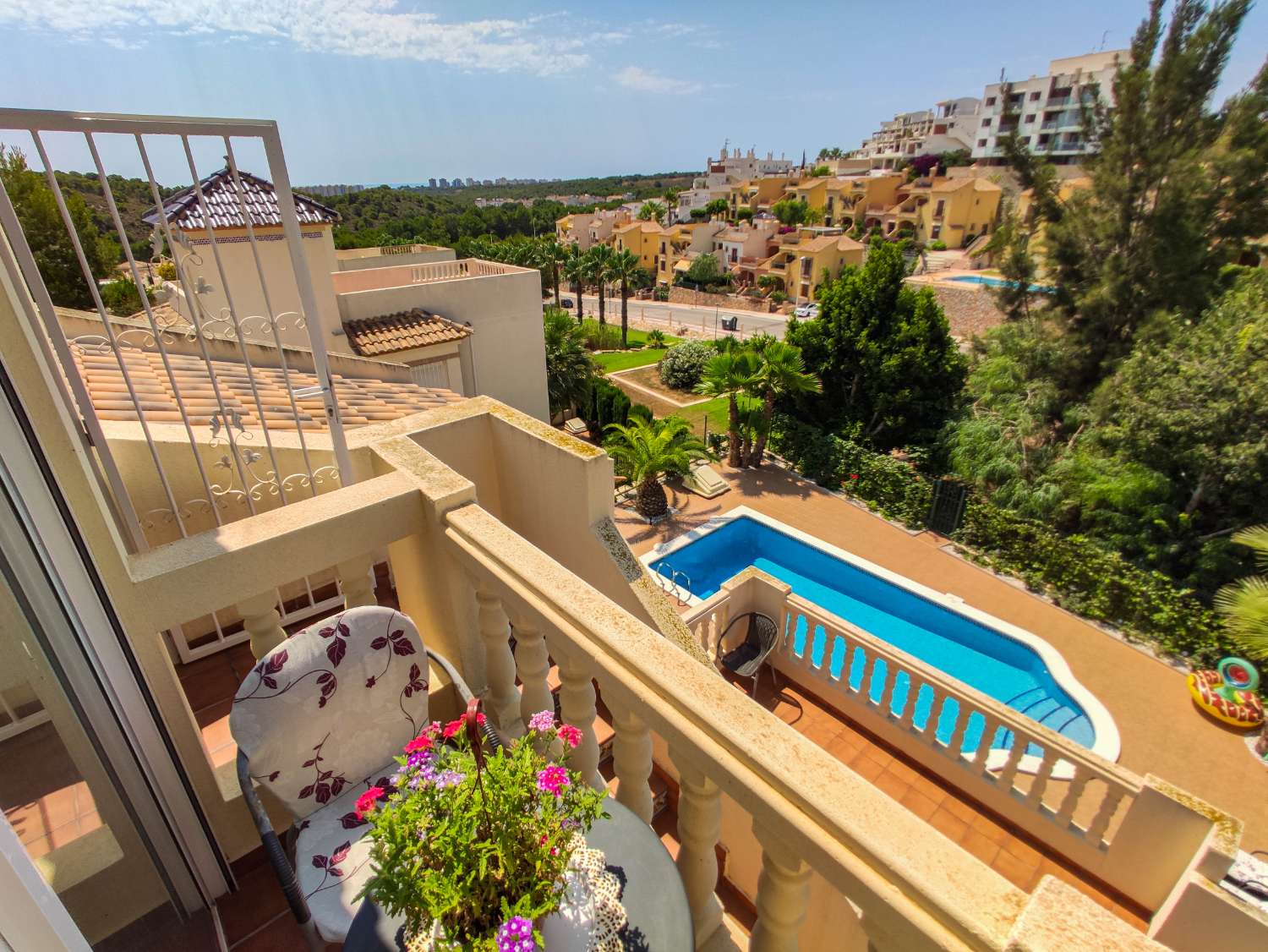 VILLA CON PISCINA Y VISTAS AL MAR EN LAS RAMBLAS, ORIHUELA COSTA