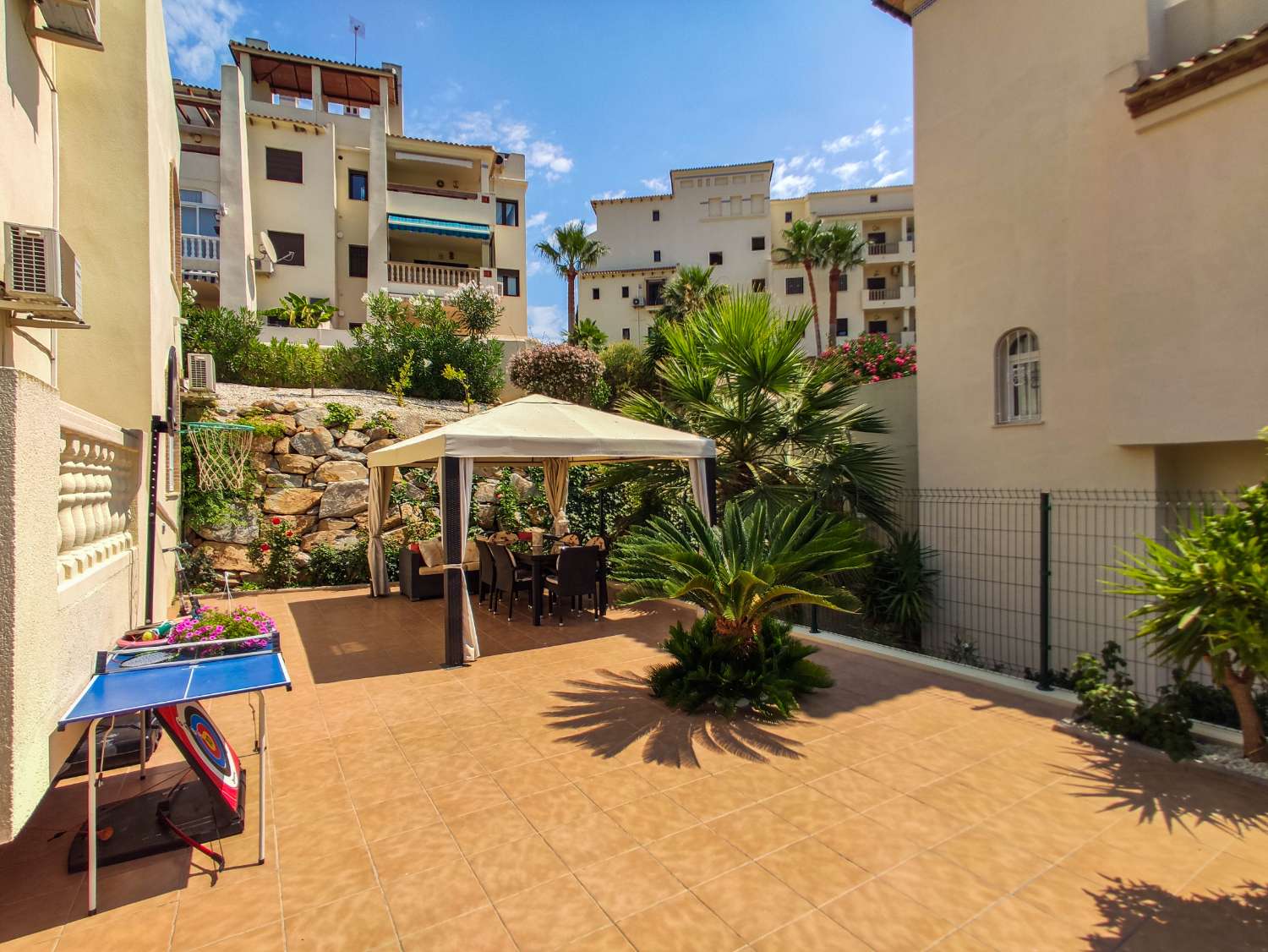 VILLA CON PISCINA Y VISTAS AL MAR EN LAS RAMBLAS, ORIHUELA COSTA