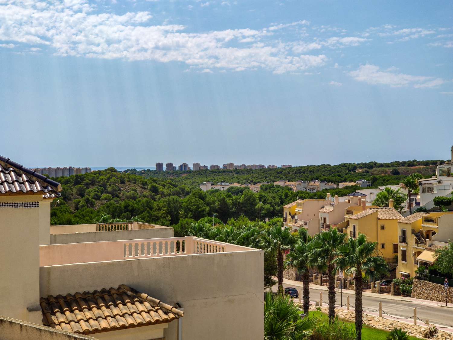VILLA CON PISCINA Y VISTAS AL MAR EN LAS RAMBLAS, ORIHUELA COSTA