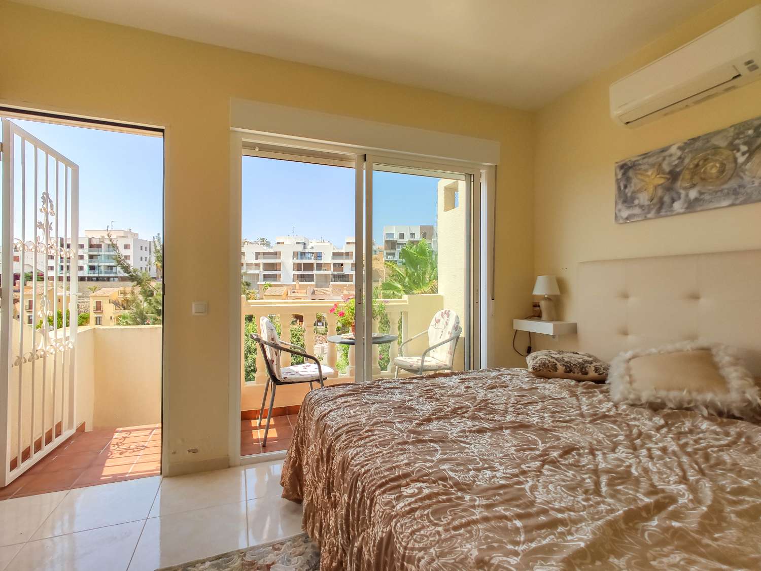 VILLA CON PISCINA Y VISTAS AL MAR EN LAS RAMBLAS, ORIHUELA COSTA