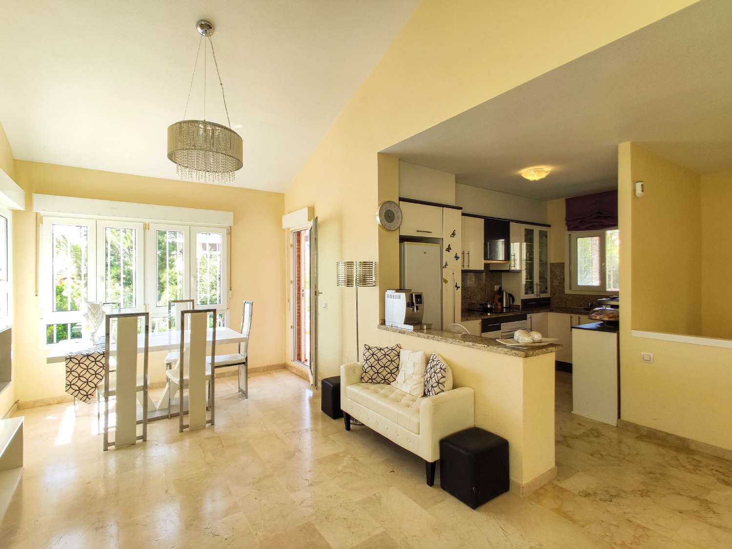 VILLA CON PISCINA Y VISTAS AL MAR EN LAS RAMBLAS, ORIHUELA COSTA