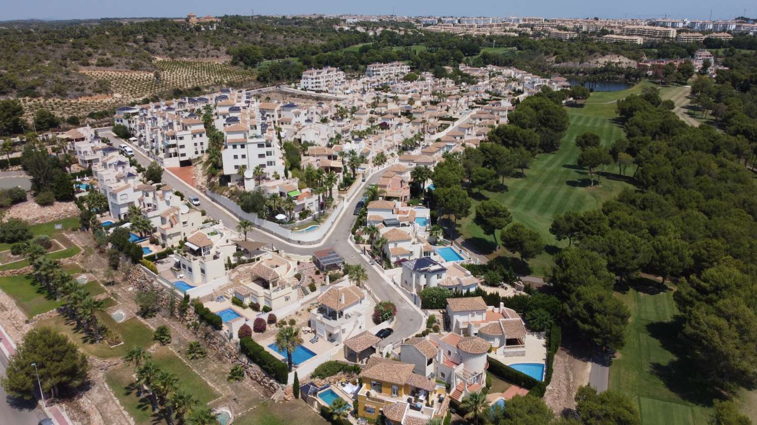 VILLA CON PISCINA Y VISTAS AL MAR EN LAS RAMBLAS, ORIHUELA COSTA