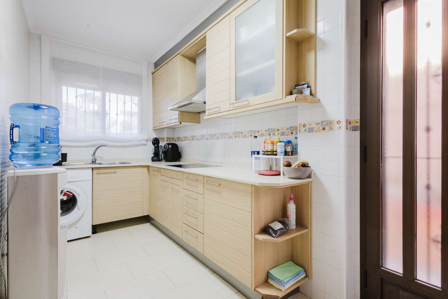 CHALET INDEPENDIENTE CON SOLÁRIUM Y PISCINA EN TORREVIEJA – LISTO PARA ENTRAR A VIVIR