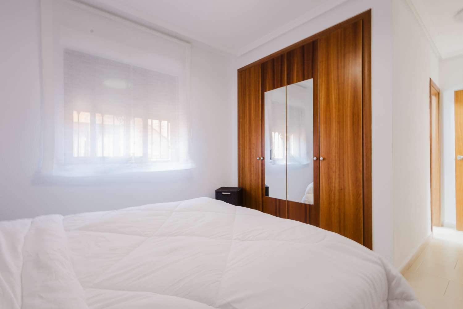 CHALET INDEPENDIENTE CON SOLÁRIUM Y PISCINA EN TORREVIEJA – LISTO PARA ENTRAR A VIVIR