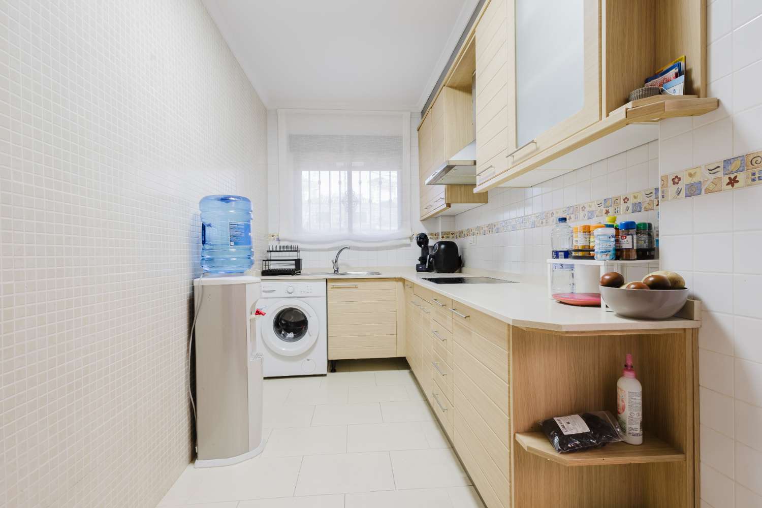 CHALET INDEPENDIENTE CON SOLÁRIUM Y PISCINA EN TORREVIEJA – LISTO PARA ENTRAR A VIVIR