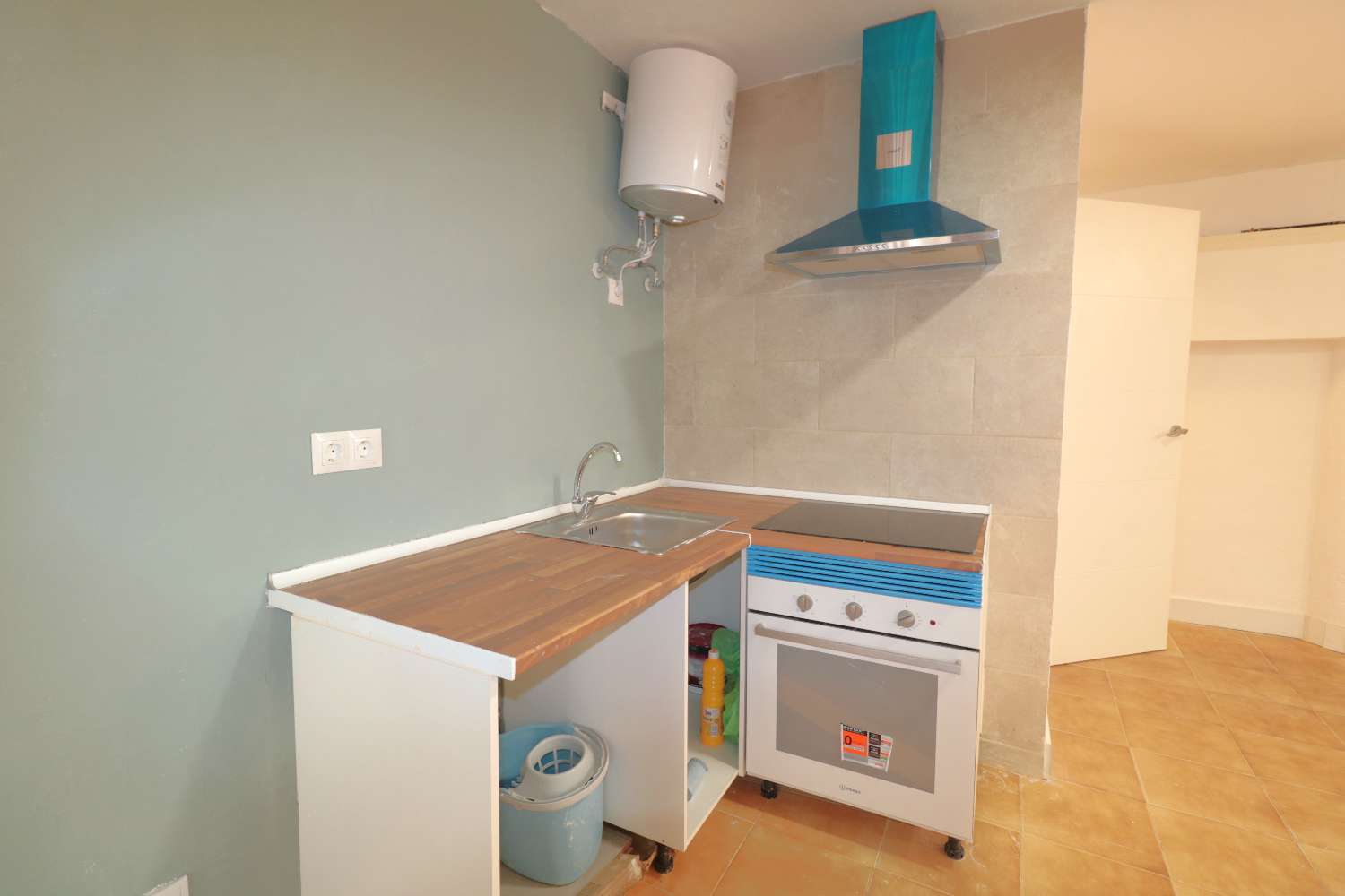 OPORTUNIDAD ÚNICA EN PRIMERA LÍNEA DE PLAYA EN EL ACEQUIÓN – TORREVIEJA