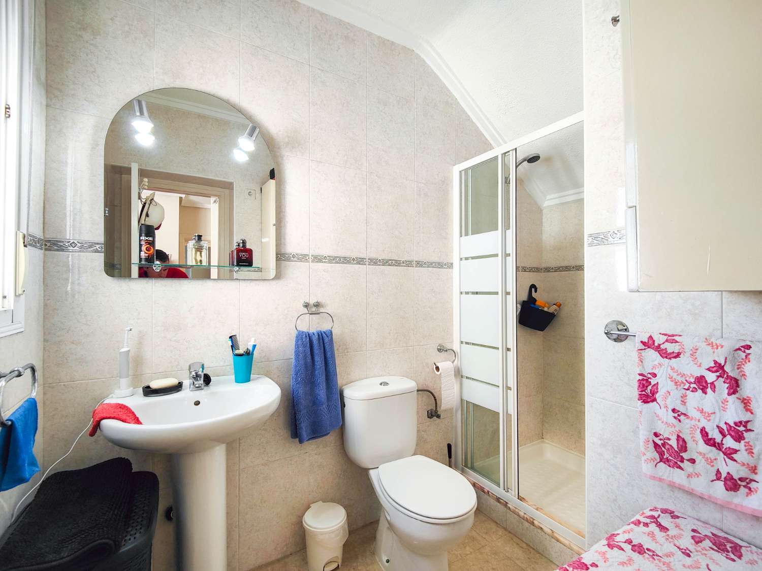 CHALET PAREADO CON SOLÁRIUM Y JARDÍN FRENTE A ZONA VERDE EN Ciudad Quesada