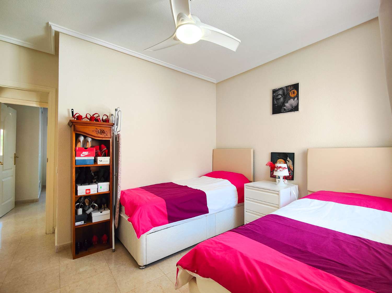 CHALET PAREADO CON SOLÁRIUM Y JARDÍN FRENTE A ZONA VERDE EN Ciudad Quesada