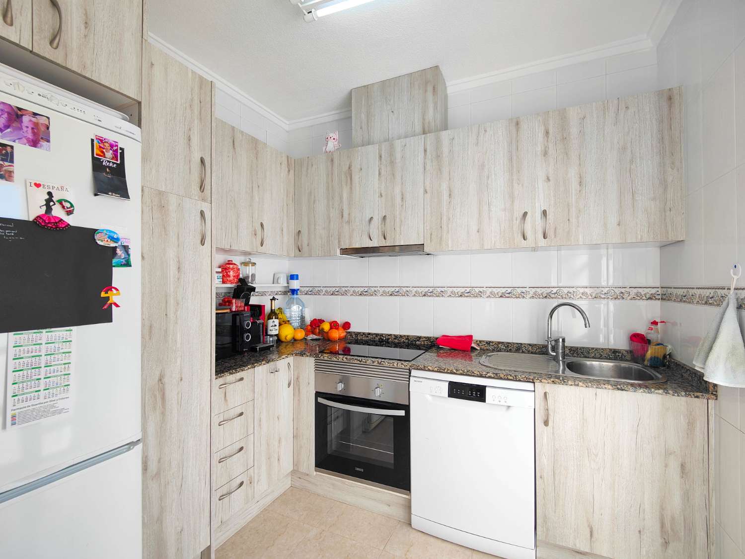 CHALET PAREADO CON SOLÁRIUM Y JARDÍN FRENTE A ZONA VERDE EN Ciudad Quesada