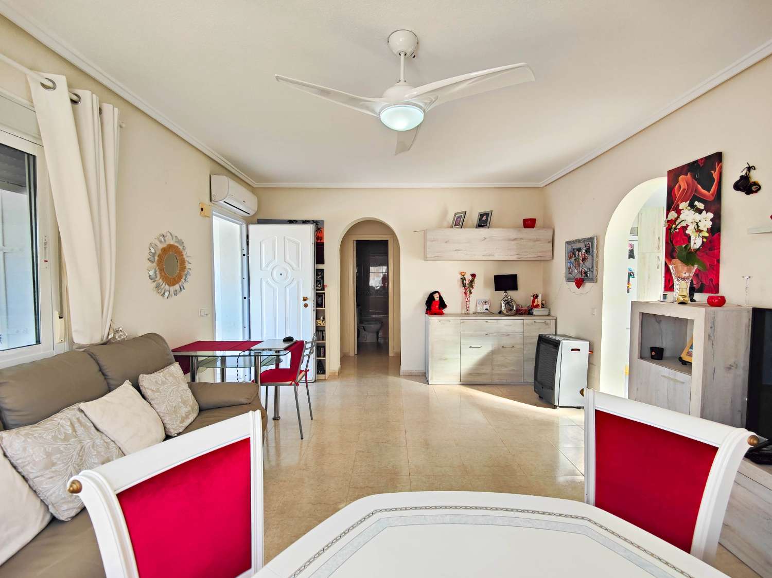 CHALET PAREADO CON SOLÁRIUM Y JARDÍN FRENTE A ZONA VERDE EN Ciudad Quesada