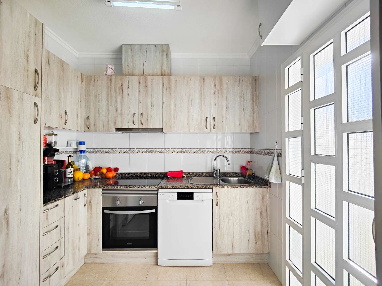 CHALET PAREADO CON SOLÁRIUM Y JARDÍN FRENTE A ZONA VERDE EN Ciudad Quesada