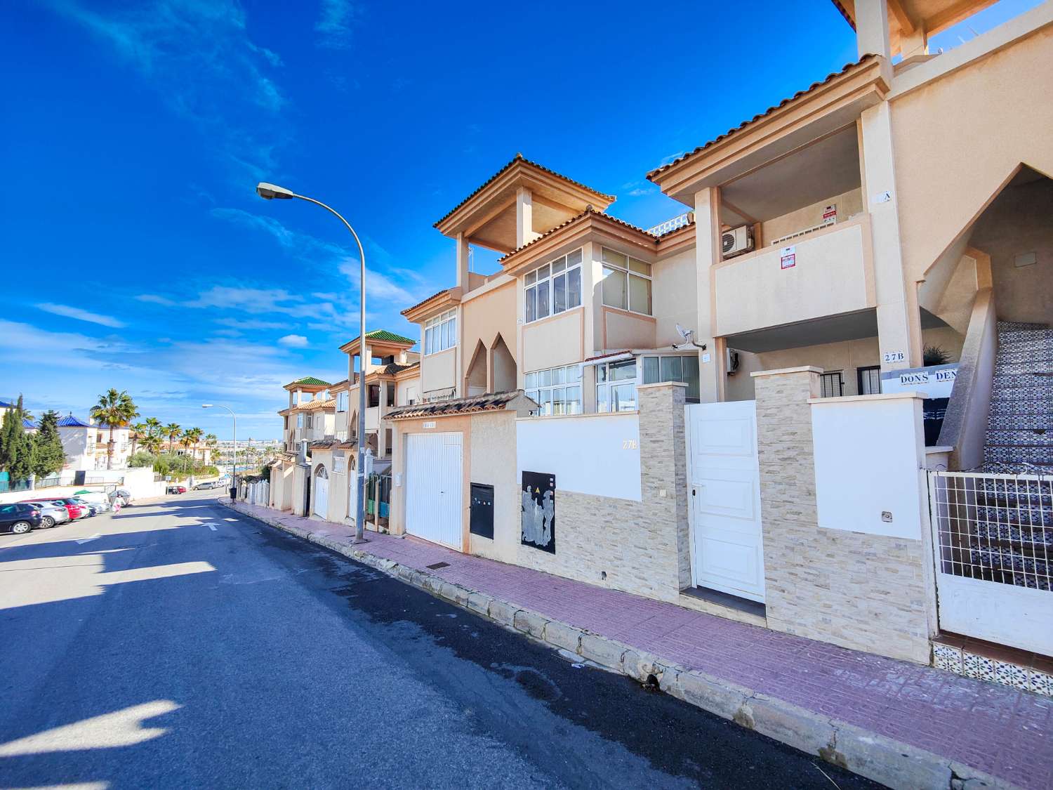BUNGALOW EN PLANTA ALTA CON SOLÁRIUM PRIVADO EN LOS ALTOS – Torrevieja