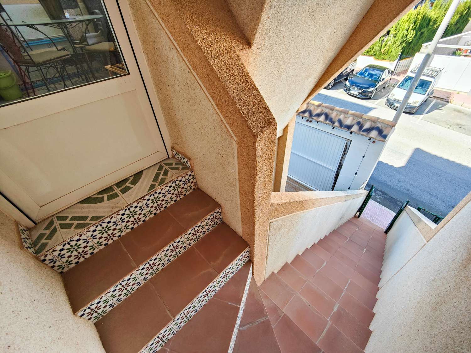 BUNGALOW EN PLANTA ALTA CON SOLÁRIUM PRIVADO EN LOS ALTOS – Torrevieja