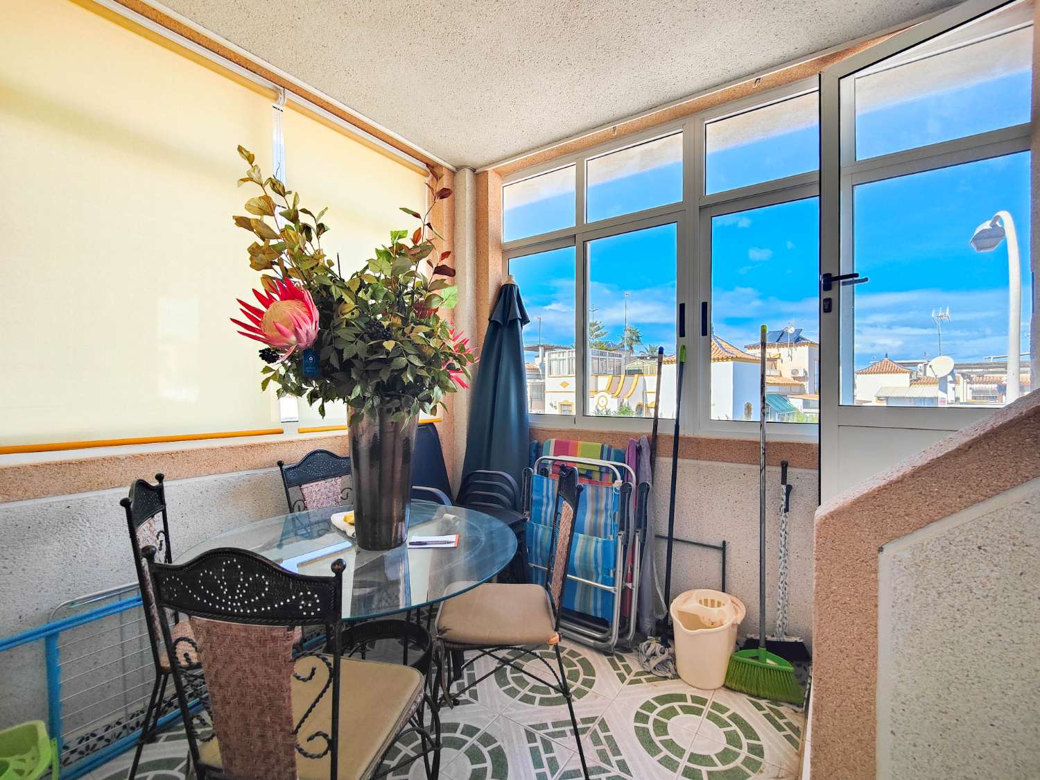 BUNGALOW EN PLANTA ALTA CON SOLÁRIUM PRIVADO EN LOS ALTOS – Torrevieja