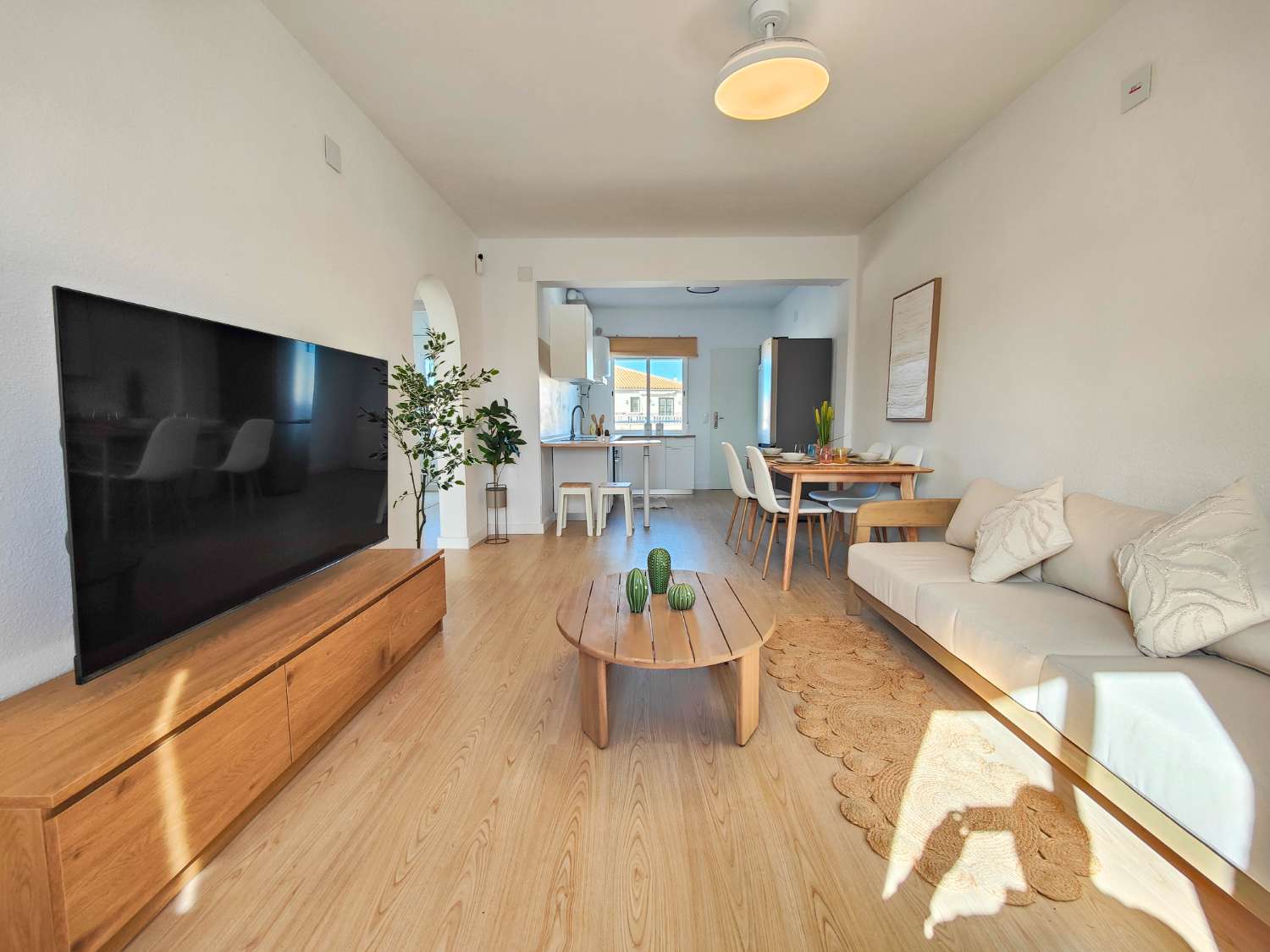 BUNGALOW EN PLANTA ALTA TOTALMENTE REFORMADO CON AMPLIO JARDÍN PRIVADO EN LA REGIA – Orihuela Costa