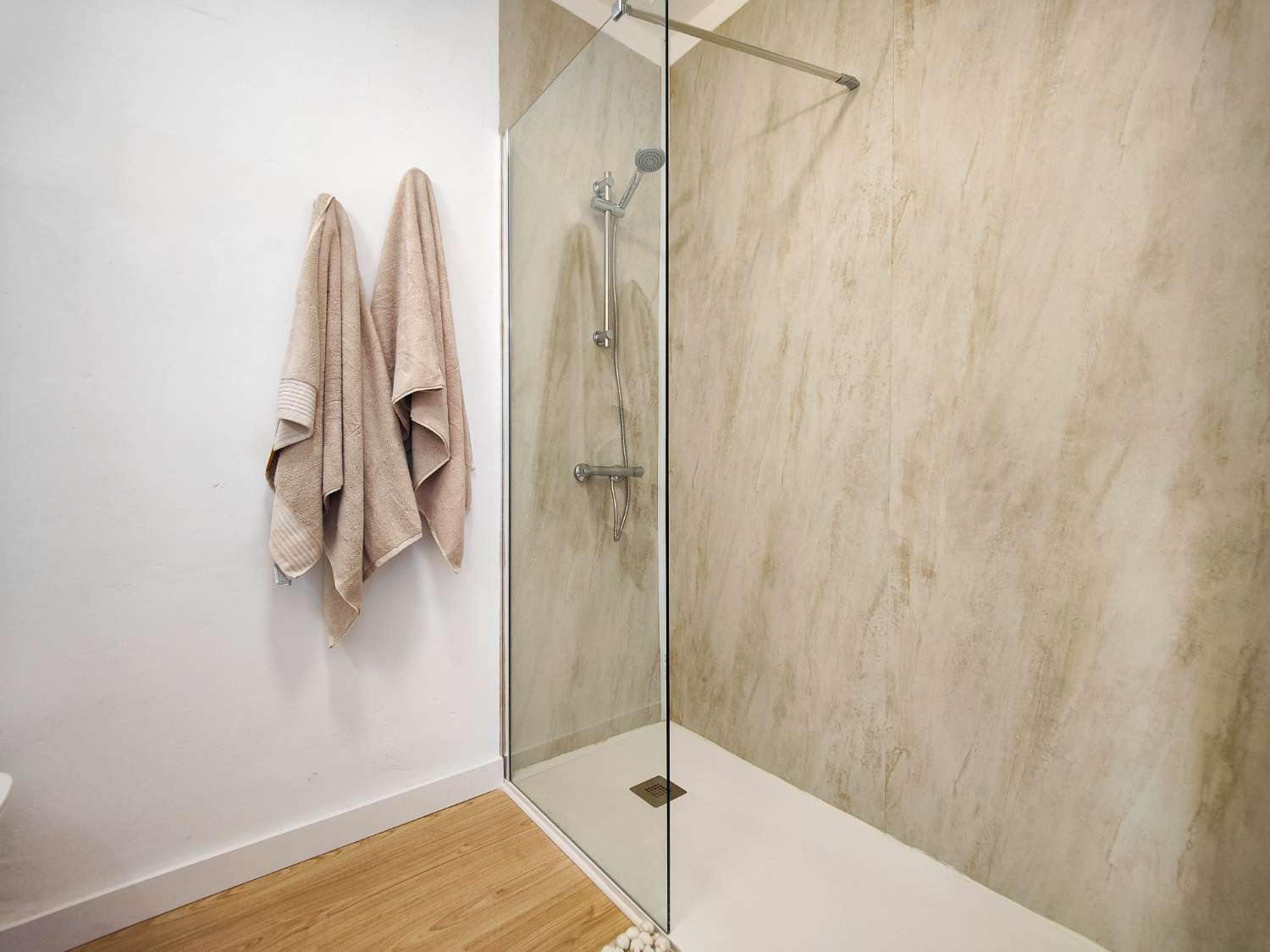 BUNGALOW EN PLANTA ALTA TOTALMENTE REFORMADO CON AMPLIO JARDÍN PRIVADO EN LA REGIA – Orihuela Costa