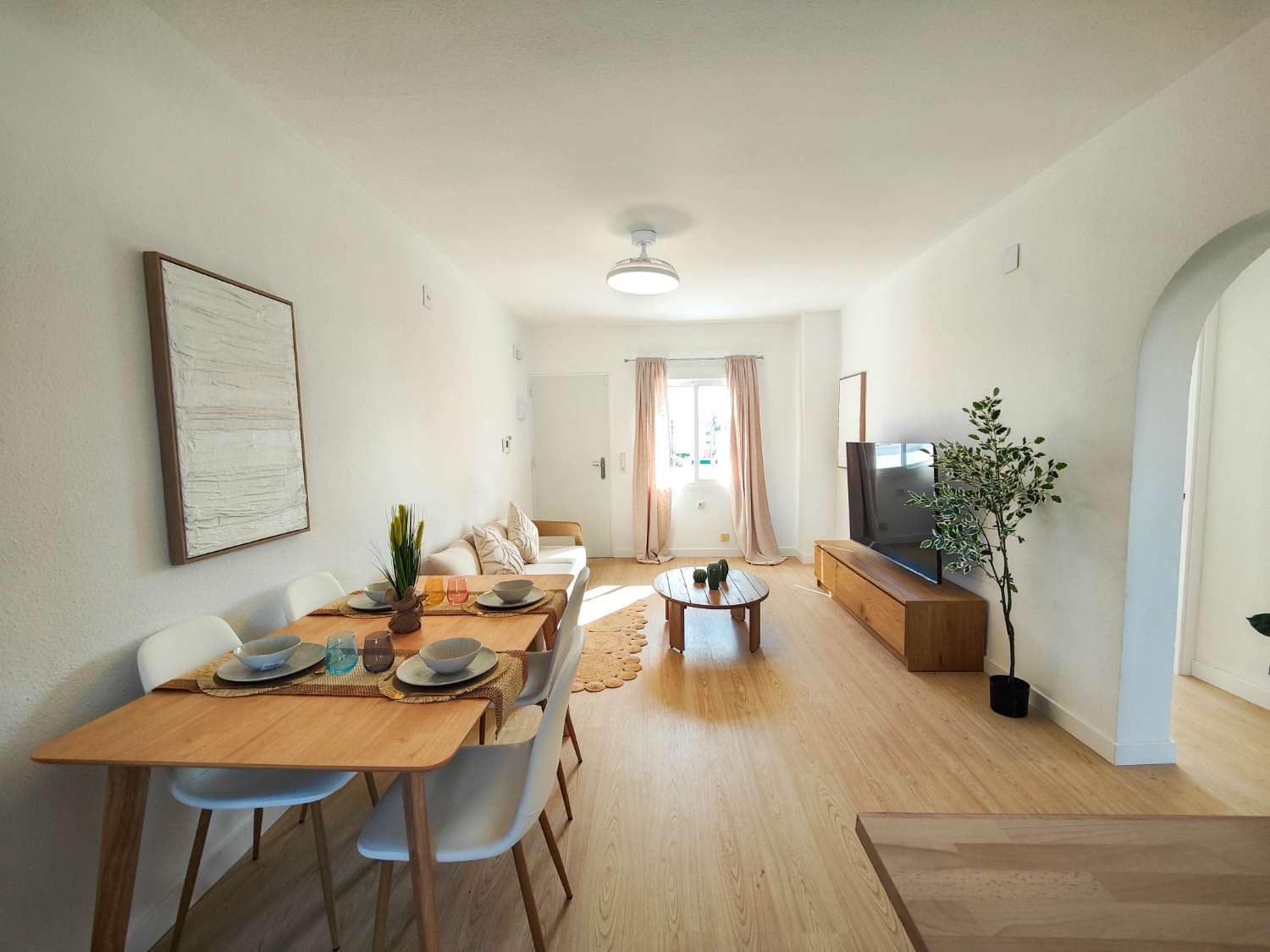 BUNGALOW EN PLANTA ALTA TOTALMENTE REFORMADO CON AMPLIO JARDÍN PRIVADO EN LA REGIA – Orihuela Costa