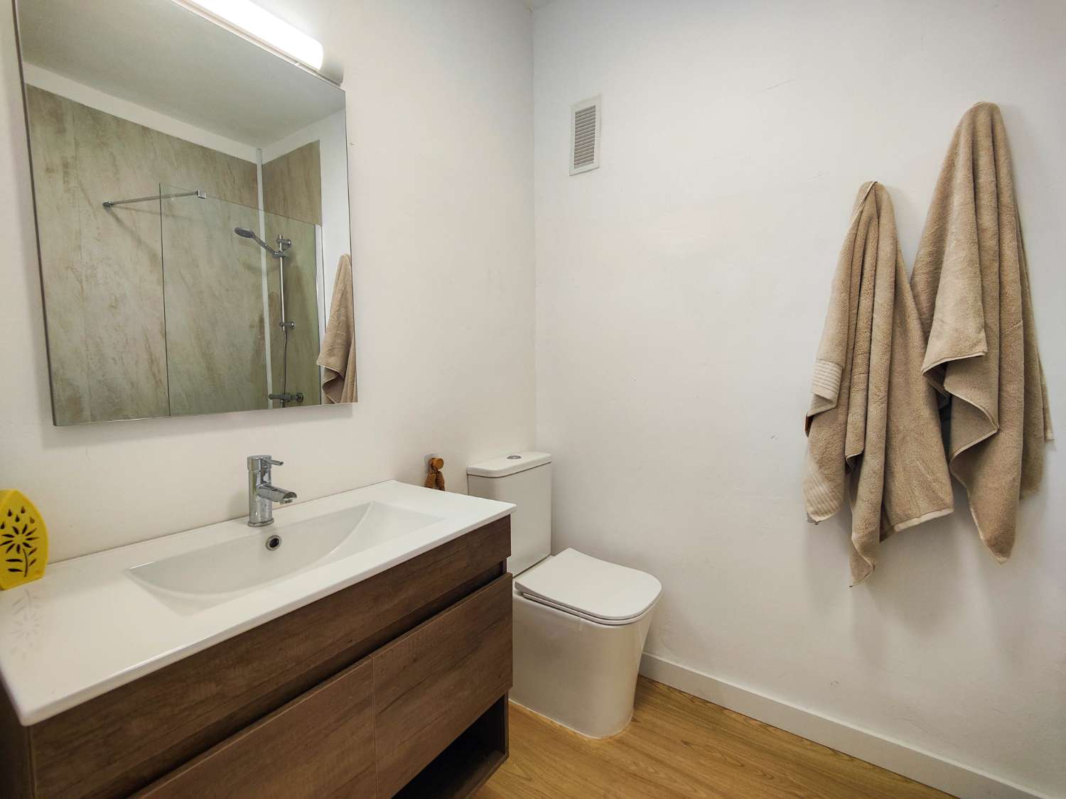 BUNGALOW EN PLANTA ALTA TOTALMENTE REFORMADO CON AMPLIO JARDÍN PRIVADO EN LA REGIA – Orihuela Costa