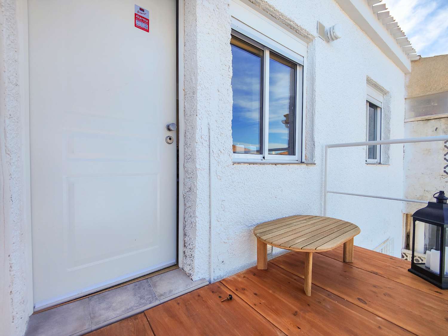 BUNGALOW EN PLANTA ALTA TOTALMENTE REFORMADO CON AMPLIO JARDÍN PRIVADO EN LA REGIA – Orihuela Costa