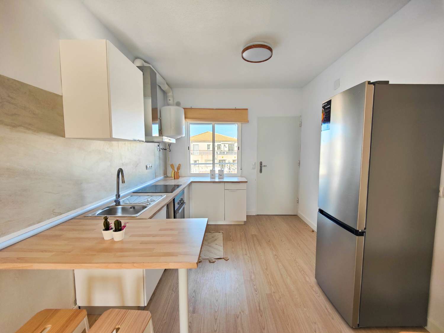 BUNGALOW EN PLANTA ALTA TOTALMENTE REFORMADO CON AMPLIO JARDÍN PRIVADO EN LA REGIA – Orihuela Costa