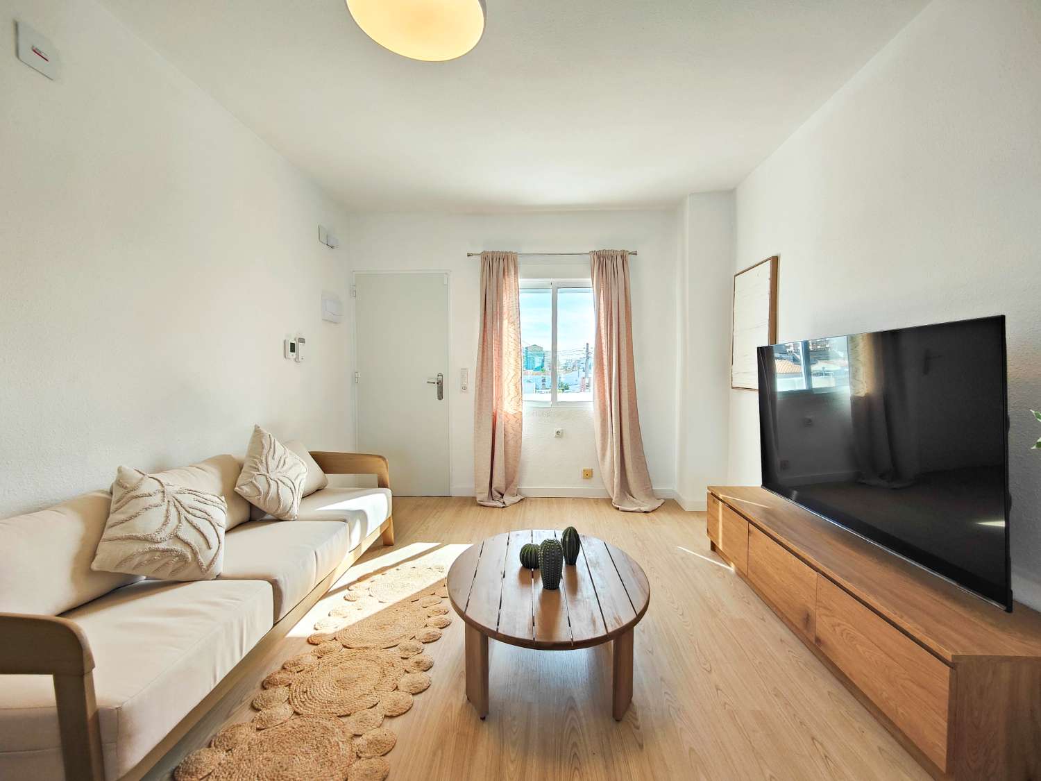 BUNGALOW EN PLANTA ALTA TOTALMENTE REFORMADO CON AMPLIO JARDÍN PRIVADO EN LA REGIA – Orihuela Costa