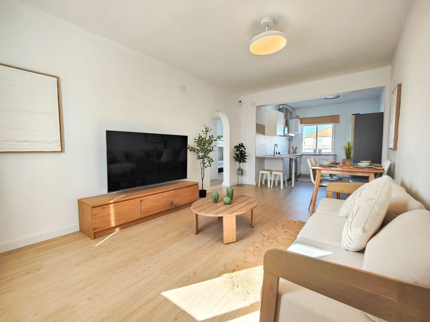 BUNGALOW EN PLANTA ALTA TOTALMENTE REFORMADO CON AMPLIO JARDÍN PRIVADO EN LA REGIA – Orihuela Costa