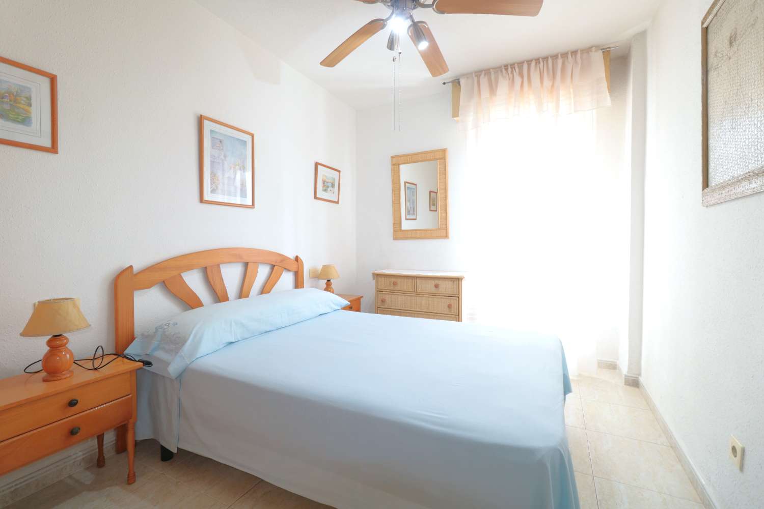 AMPLIO APARTAMENTO CON TERRAZA Y VISTAS AL MAR EN PLAYA DE LOS NÁUFRAGOS – TORREVIEJA