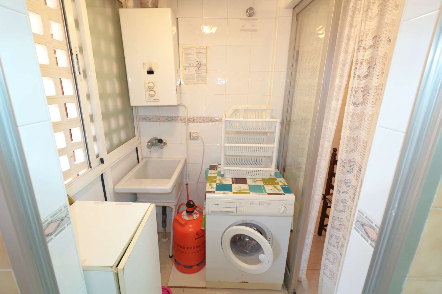 AMPLIO APARTAMENTO CON TERRAZA Y VISTAS AL MAR EN PLAYA DE LOS NÁUFRAGOS – TORREVIEJA