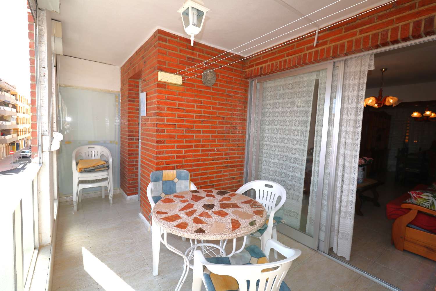 AMPLIO APARTAMENTO CON TERRAZA Y VISTAS AL MAR EN PLAYA DE LOS NÁUFRAGOS – TORREVIEJA