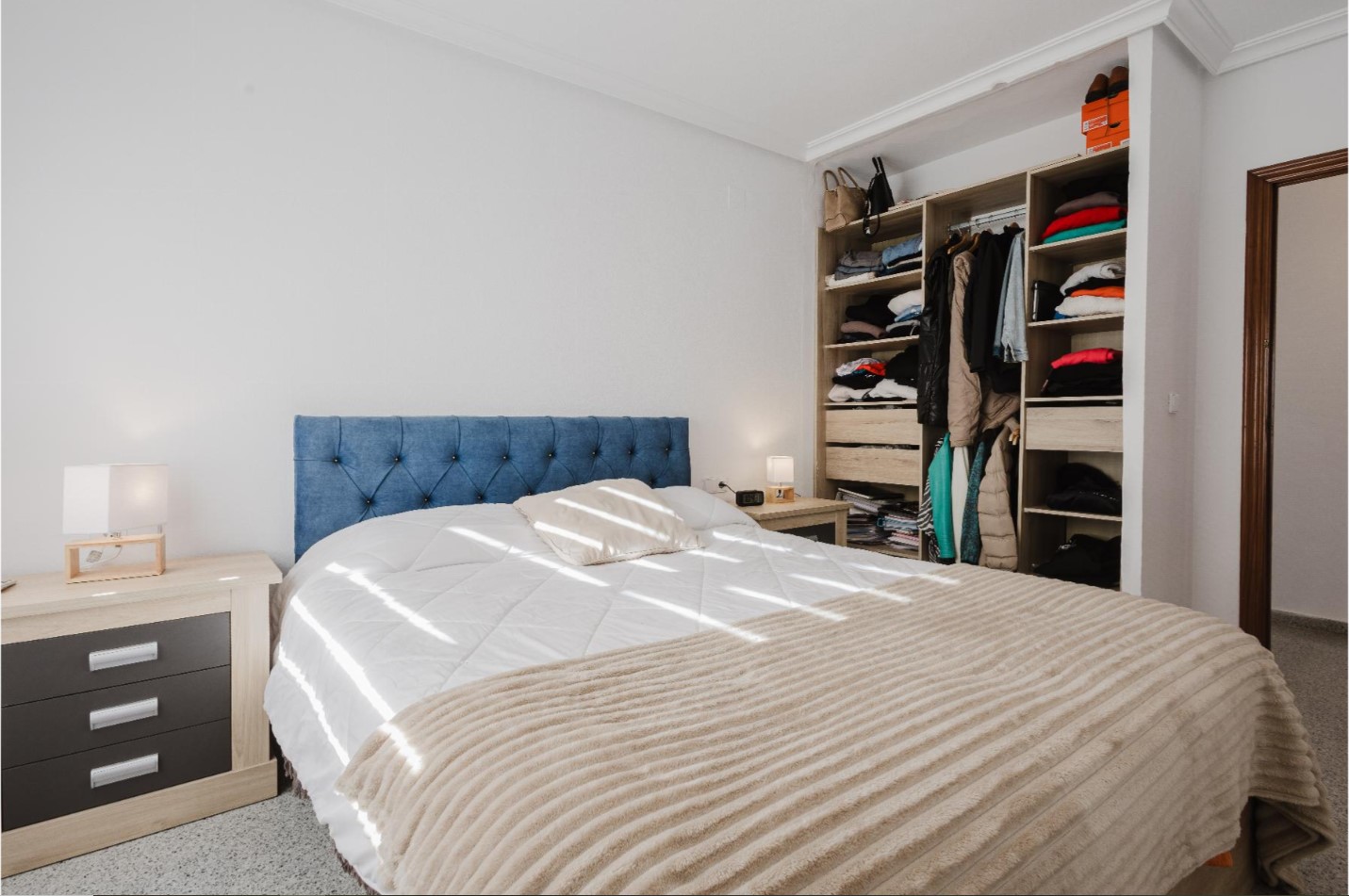 SVĚTLÝ PENTHOUSE SE 4 LOŽNICEMI, SOLÁRIEM A GARÁŽÍ V SAN MIGUEL DE SALINAS