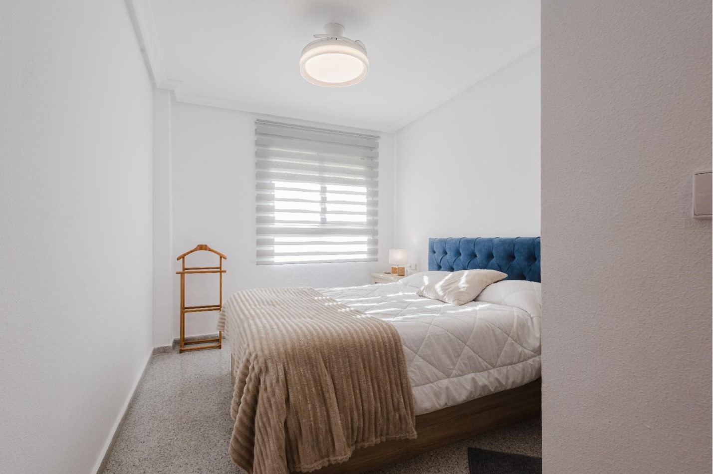 SVĚTLÝ PENTHOUSE SE 4 LOŽNICEMI, SOLÁRIEM A GARÁŽÍ V SAN MIGUEL DE SALINAS