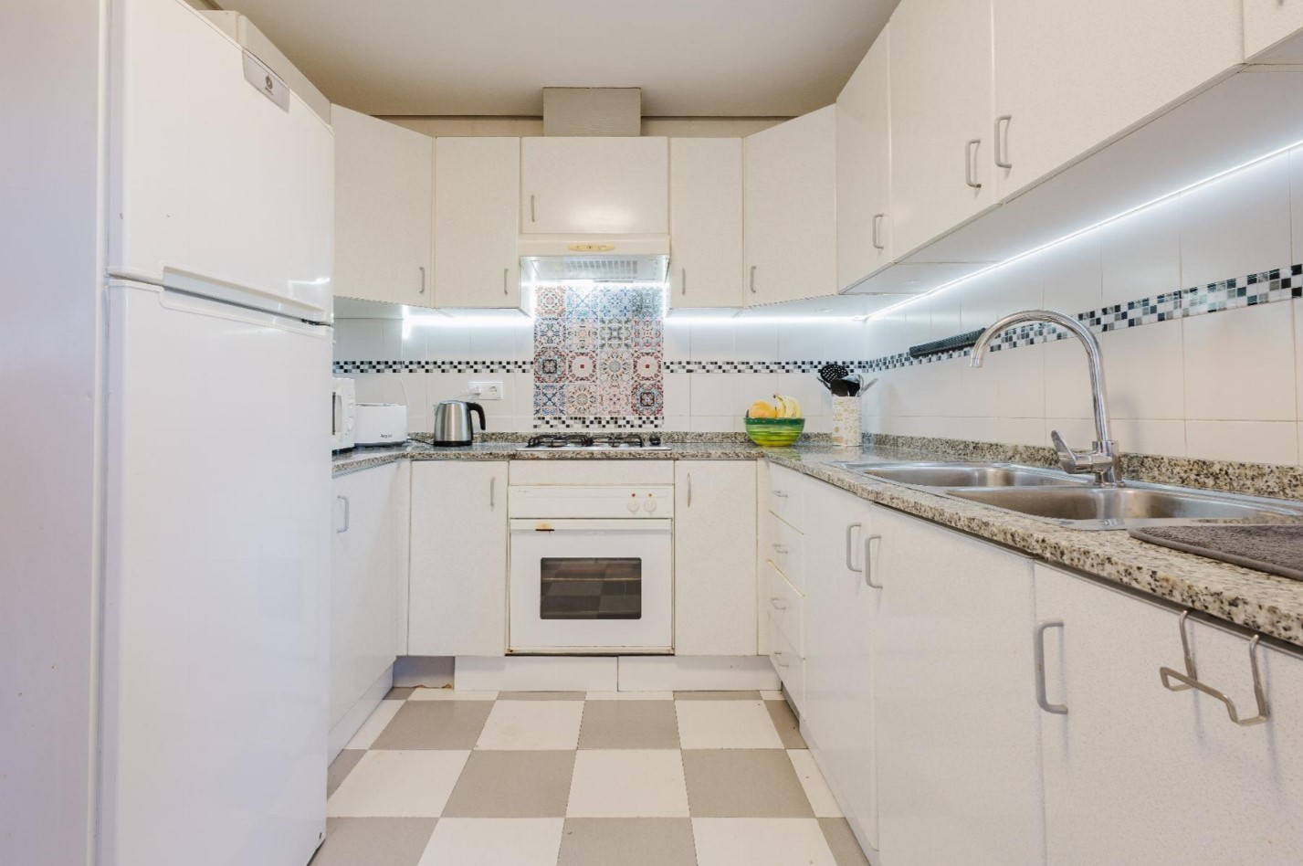 SVĚTLÝ PENTHOUSE SE 4 LOŽNICEMI, SOLÁRIEM A GARÁŽÍ V SAN MIGUEL DE SALINAS