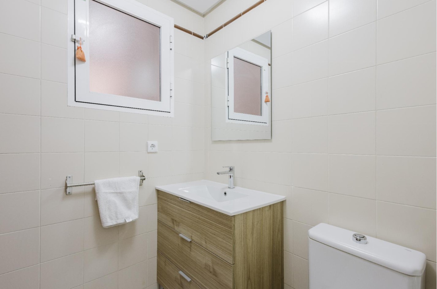 SVĚTLÝ PENTHOUSE SE 4 LOŽNICEMI, SOLÁRIEM A GARÁŽÍ V SAN MIGUEL DE SALINAS