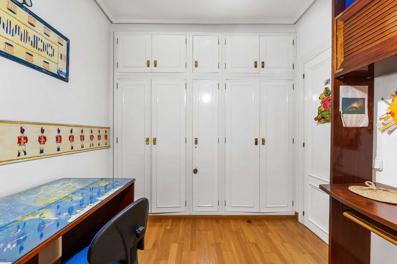 ПРОСТОРНАЯ КВАРТИРА С 4 СПАЛЬНЯМИ И ВИДОМ НА МОРЕ ВСЕГО В 50 МЕТРАХ ОТ ПЛЯЖА В ТОРРЕВЬЕХА