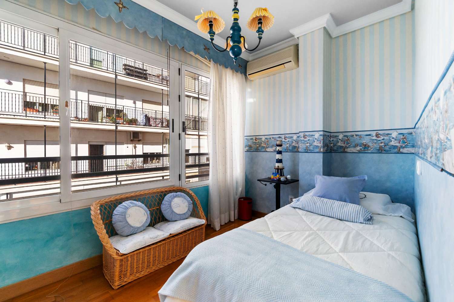 ПРОСТОРНАЯ КВАРТИРА С 4 СПАЛЬНЯМИ И ВИДОМ НА МОРЕ ВСЕГО В 50 МЕТРАХ ОТ ПЛЯЖА В ТОРРЕВЬЕХА