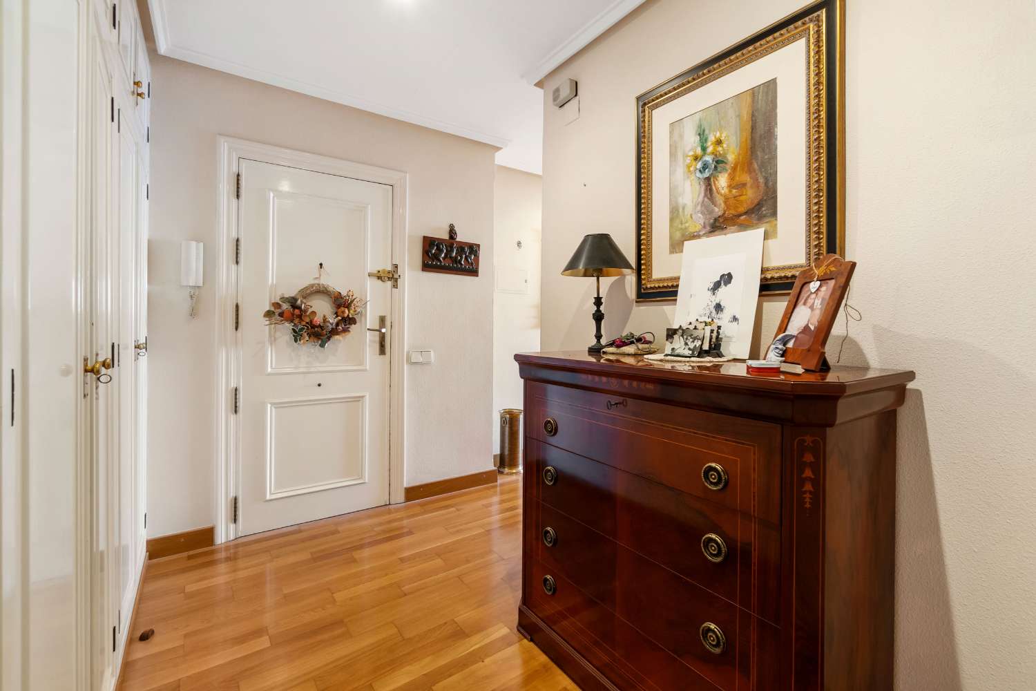 ПРОСТОРНАЯ КВАРТИРА С 4 СПАЛЬНЯМИ И ВИДОМ НА МОРЕ ВСЕГО В 50 МЕТРАХ ОТ ПЛЯЖА В ТОРРЕВЬЕХА