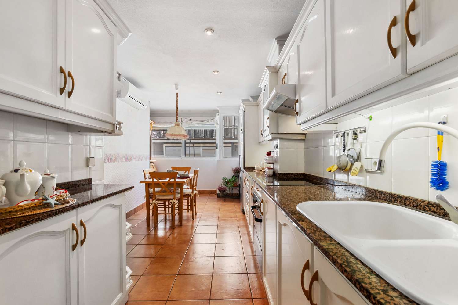 ПРОСТОРНАЯ КВАРТИРА С 4 СПАЛЬНЯМИ И ВИДОМ НА МОРЕ ВСЕГО В 50 МЕТРАХ ОТ ПЛЯЖА В ТОРРЕВЬЕХА