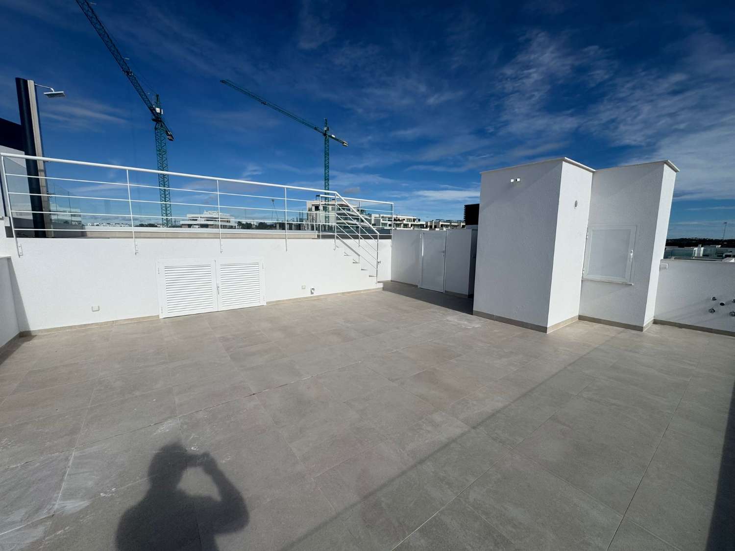 شقة حصرية مع شقة شمسحة خاصة، ومسبح، وإطلالات بانورامية على البحر في تلال الغولف