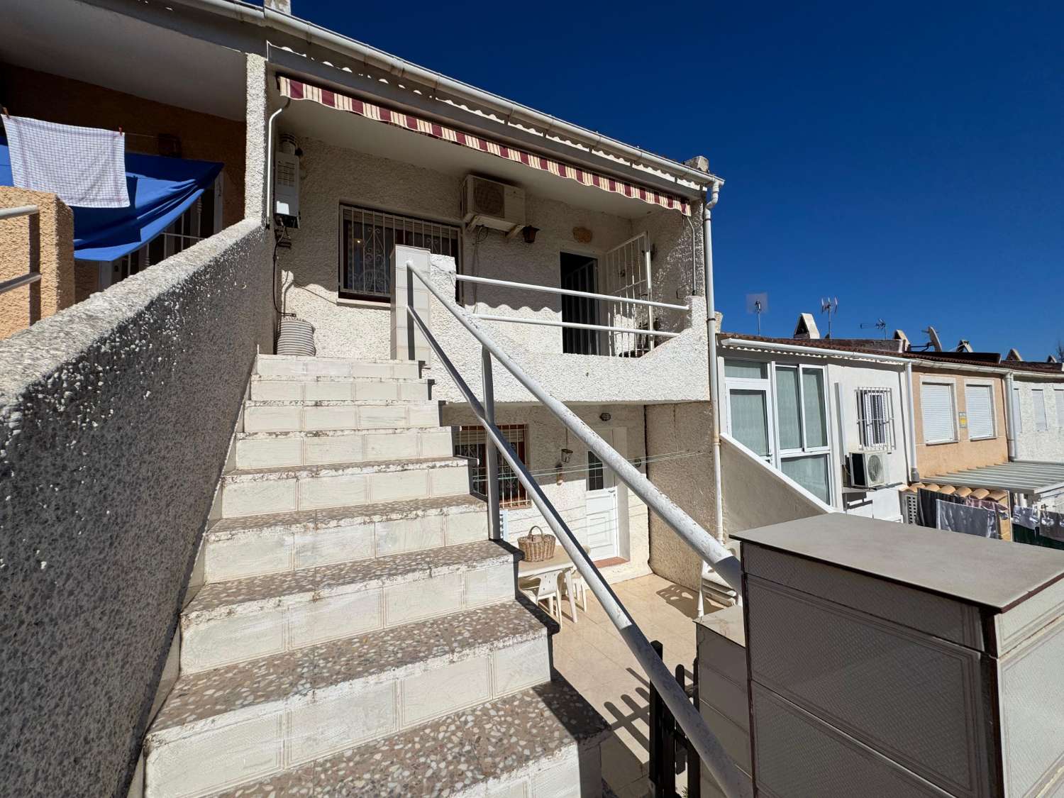 TOWNHOUSE IN LOS BALCONES – PRIVATE GARAGE, SOUTH FACING AND READY TO MOVE INTO