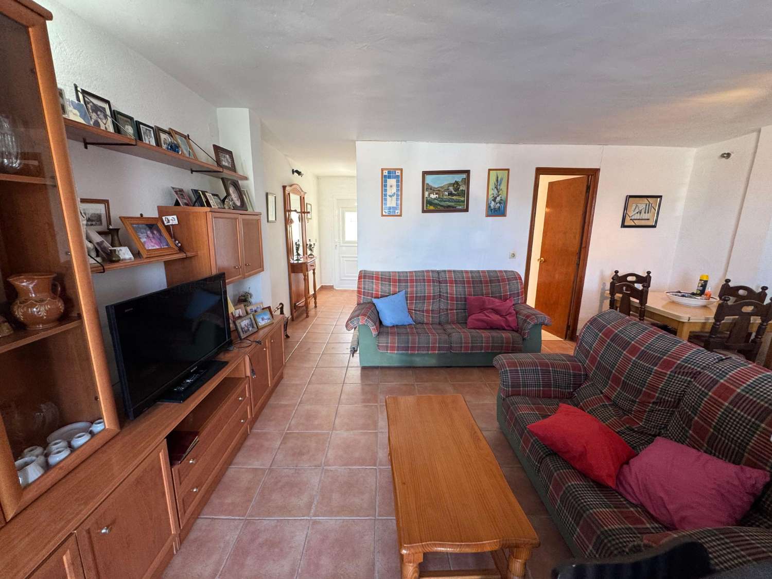 TOWNHOUSE IN LOS BALCONES – PRIVATE GARAGE, SOUTH FACING AND READY TO MOVE INTO