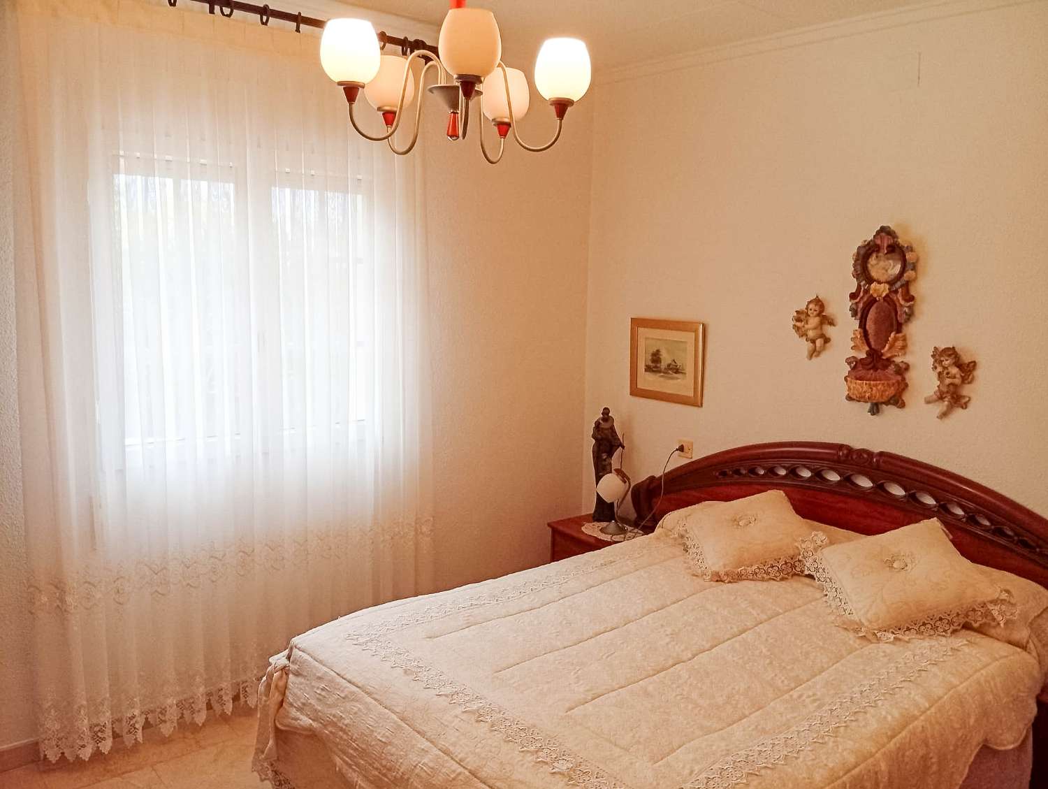 TILAVA OMAKOTITALO SAN LUISISSA – TONTTI 816 M², AURINKOPANEELI, JOSTA AVAUTUU NÄKYMÄT LAGUUNIIN JA ETELÄÄN