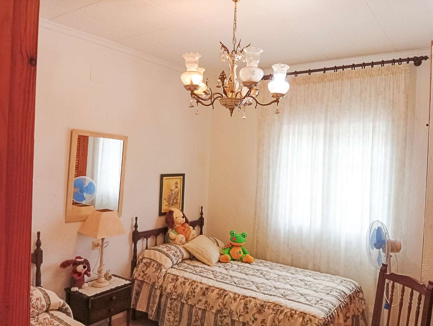 TILAVA OMAKOTITALO SAN LUISISSA – TONTTI 816 M², AURINKOPANEELI, JOSTA AVAUTUU NÄKYMÄT LAGUUNIIN JA ETELÄÄN